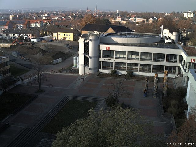 Foto der Webcam: Verwaltungsgebäude, Innenhof mit Audimax, Hörsaal-Gebäude 1