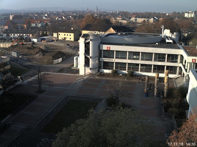 Foto der Webcam: Verwaltungsgebäude, Innenhof mit Audimax, Hörsaal-Gebäude 1