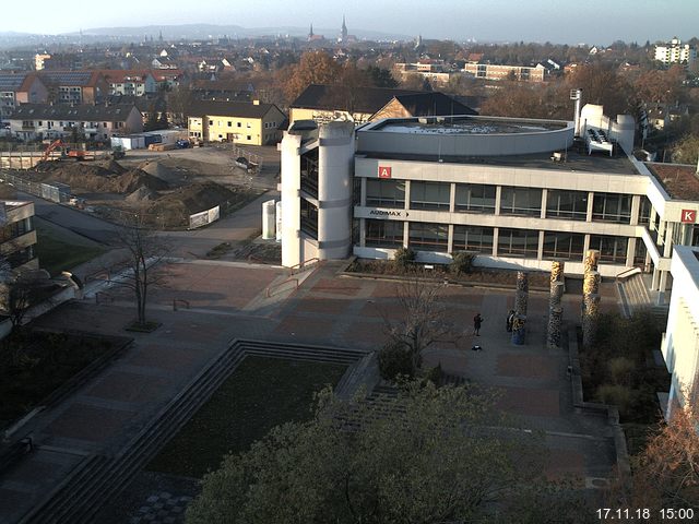 Foto der Webcam: Verwaltungsgebäude, Innenhof mit Audimax, Hörsaal-Gebäude 1