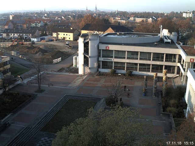 Foto der Webcam: Verwaltungsgebäude, Innenhof mit Audimax, Hörsaal-Gebäude 1