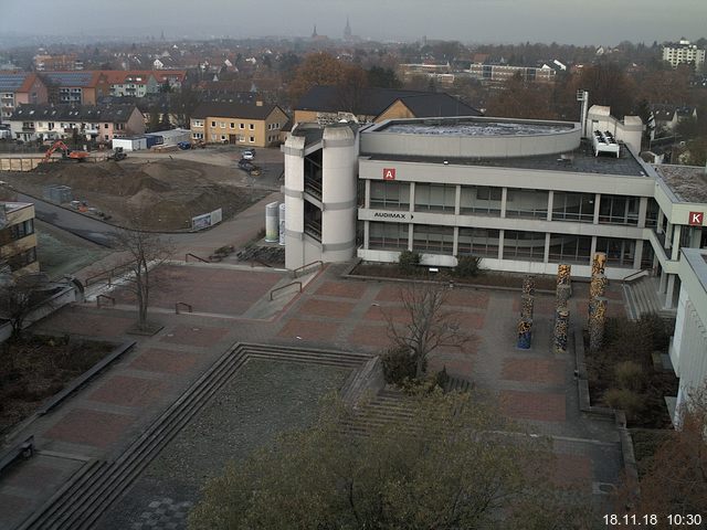 Foto der Webcam: Verwaltungsgebäude, Innenhof mit Audimax, Hörsaal-Gebäude 1