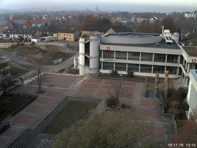 Foto der Webcam: Verwaltungsgebäude, Innenhof mit Audimax, Hörsaal-Gebäude 1