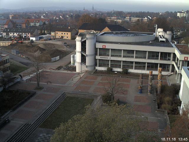 Foto der Webcam: Verwaltungsgebäude, Innenhof mit Audimax, Hörsaal-Gebäude 1