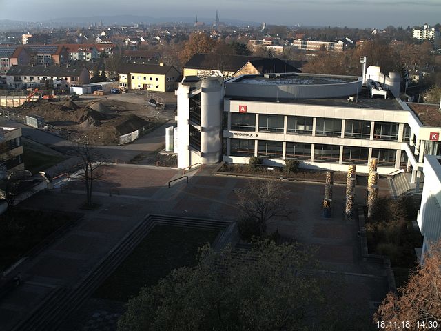 Foto der Webcam: Verwaltungsgebäude, Innenhof mit Audimax, Hörsaal-Gebäude 1