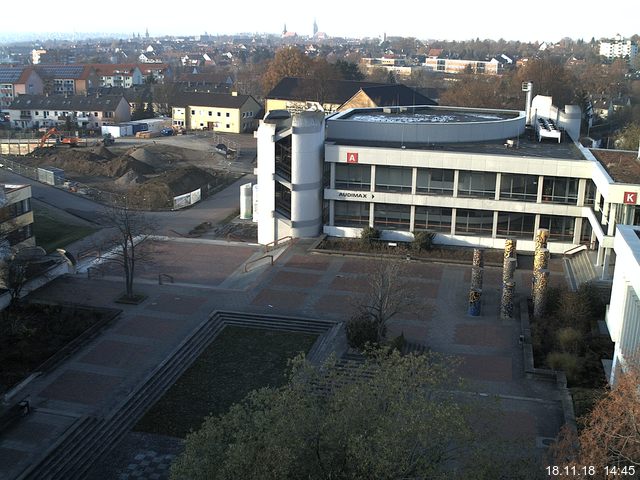 Foto der Webcam: Verwaltungsgebäude, Innenhof mit Audimax, Hörsaal-Gebäude 1