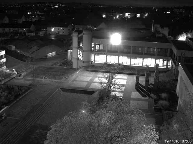 Foto der Webcam: Verwaltungsgebäude, Innenhof mit Audimax, Hörsaal-Gebäude 1