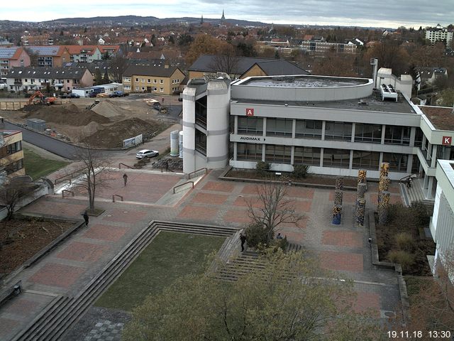 Foto der Webcam: Verwaltungsgebäude, Innenhof mit Audimax, Hörsaal-Gebäude 1