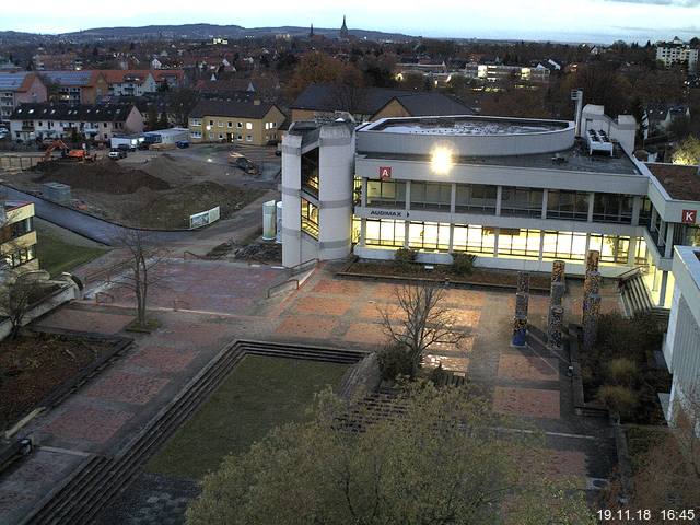 Foto der Webcam: Verwaltungsgebäude, Innenhof mit Audimax, Hörsaal-Gebäude 1