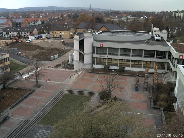 Foto der Webcam: Verwaltungsgebäude, Innenhof mit Audimax, Hörsaal-Gebäude 1