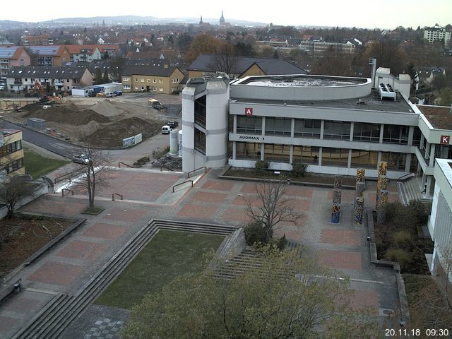 Foto der Webcam: Verwaltungsgebäude, Innenhof mit Audimax, Hörsaal-Gebäude 1