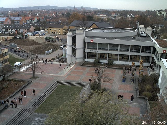 Foto der Webcam: Verwaltungsgebäude, Innenhof mit Audimax, Hörsaal-Gebäude 1