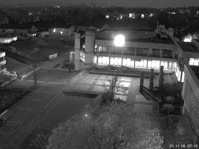 Foto der Webcam: Verwaltungsgebäude, Innenhof mit Audimax, Hörsaal-Gebäude 1