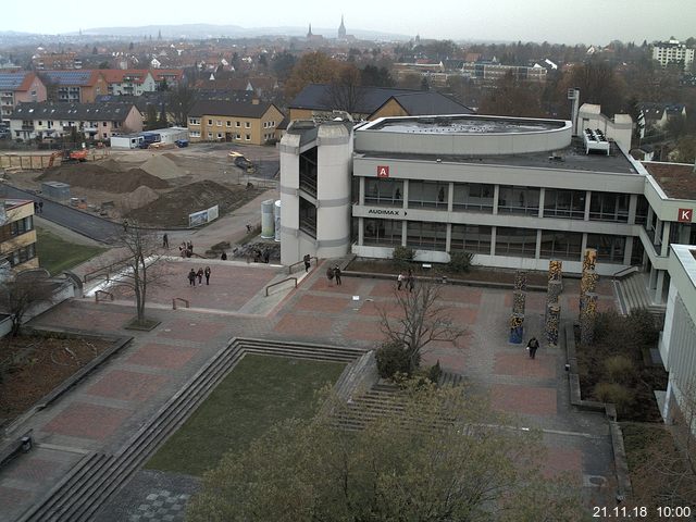 Foto der Webcam: Verwaltungsgebäude, Innenhof mit Audimax, Hörsaal-Gebäude 1