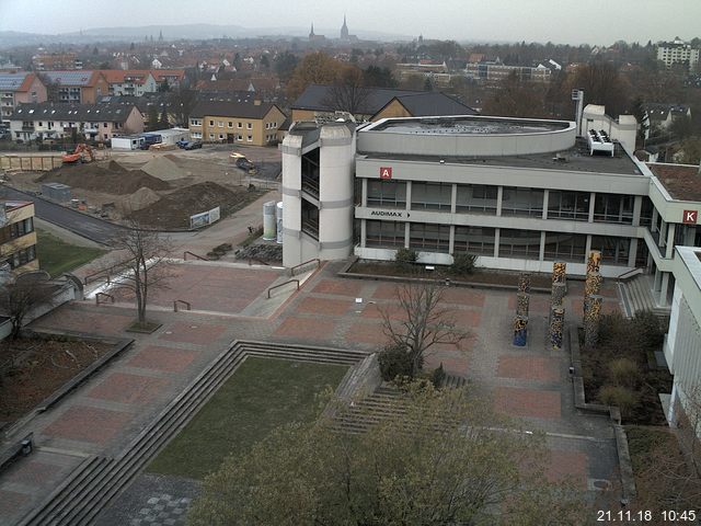 Foto der Webcam: Verwaltungsgebäude, Innenhof mit Audimax, Hörsaal-Gebäude 1