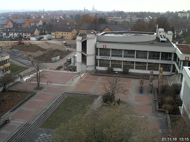 Foto der Webcam: Verwaltungsgebäude, Innenhof mit Audimax, Hörsaal-Gebäude 1