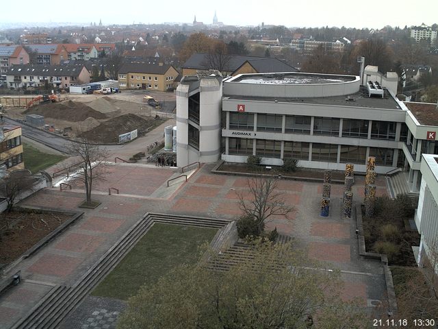 Foto der Webcam: Verwaltungsgebäude, Innenhof mit Audimax, Hörsaal-Gebäude 1