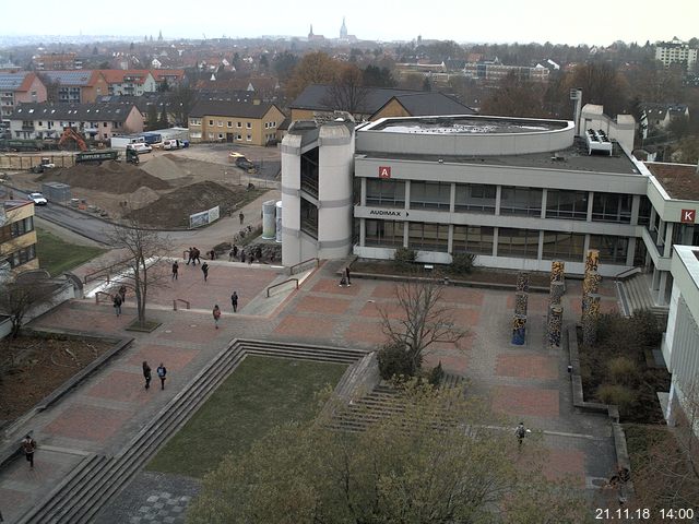 Foto der Webcam: Verwaltungsgebäude, Innenhof mit Audimax, Hörsaal-Gebäude 1