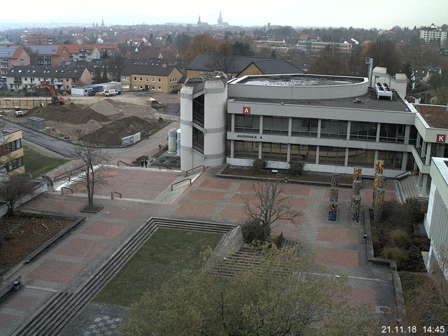 Foto der Webcam: Verwaltungsgebäude, Innenhof mit Audimax, Hörsaal-Gebäude 1