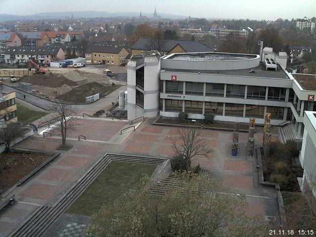 Foto der Webcam: Verwaltungsgebäude, Innenhof mit Audimax, Hörsaal-Gebäude 1