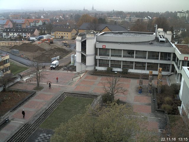 Foto der Webcam: Verwaltungsgebäude, Innenhof mit Audimax, Hörsaal-Gebäude 1