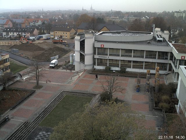 Foto der Webcam: Verwaltungsgebäude, Innenhof mit Audimax, Hörsaal-Gebäude 1