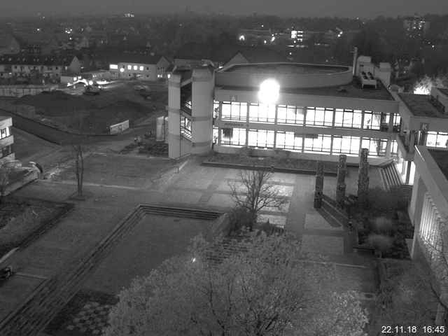 Foto der Webcam: Verwaltungsgebäude, Innenhof mit Audimax, Hörsaal-Gebäude 1