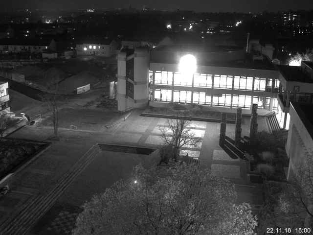 Foto der Webcam: Verwaltungsgebäude, Innenhof mit Audimax, Hörsaal-Gebäude 1