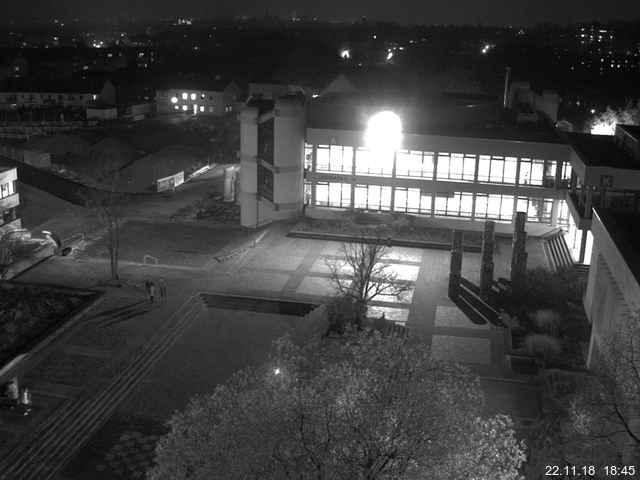 Foto der Webcam: Verwaltungsgebäude, Innenhof mit Audimax, Hörsaal-Gebäude 1