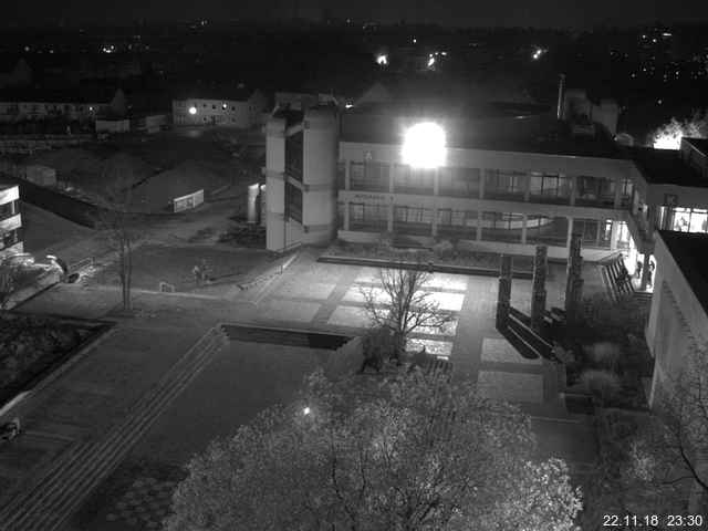 Foto der Webcam: Verwaltungsgebäude, Innenhof mit Audimax, Hörsaal-Gebäude 1