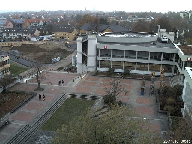 Foto der Webcam: Verwaltungsgebäude, Innenhof mit Audimax, Hörsaal-Gebäude 1