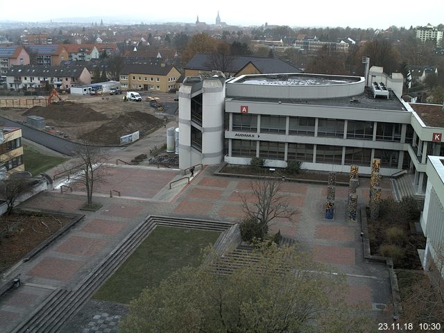 Foto der Webcam: Verwaltungsgebäude, Innenhof mit Audimax, Hörsaal-Gebäude 1