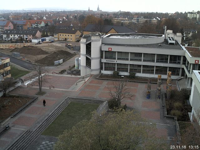 Foto der Webcam: Verwaltungsgebäude, Innenhof mit Audimax, Hörsaal-Gebäude 1