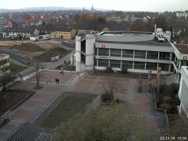 Foto der Webcam: Verwaltungsgebäude, Innenhof mit Audimax, Hörsaal-Gebäude 1