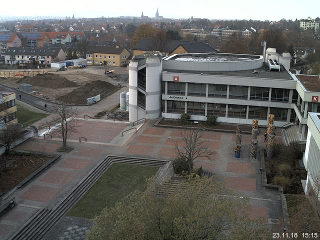 Foto der Webcam: Verwaltungsgebäude, Innenhof mit Audimax, Hörsaal-Gebäude 1