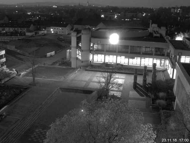 Foto der Webcam: Verwaltungsgebäude, Innenhof mit Audimax, Hörsaal-Gebäude 1