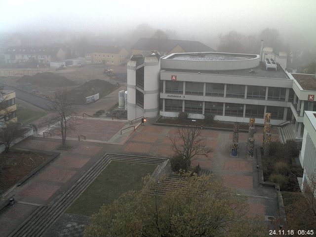 Foto der Webcam: Verwaltungsgebäude, Innenhof mit Audimax, Hörsaal-Gebäude 1