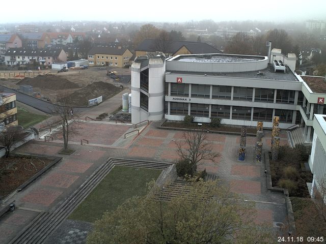 Foto der Webcam: Verwaltungsgebäude, Innenhof mit Audimax, Hörsaal-Gebäude 1