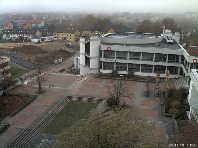 Foto der Webcam: Verwaltungsgebäude, Innenhof mit Audimax, Hörsaal-Gebäude 1