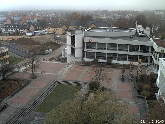 Foto der Webcam: Verwaltungsgebäude, Innenhof mit Audimax, Hörsaal-Gebäude 1