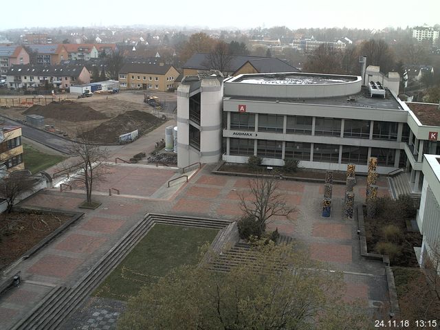 Foto der Webcam: Verwaltungsgebäude, Innenhof mit Audimax, Hörsaal-Gebäude 1