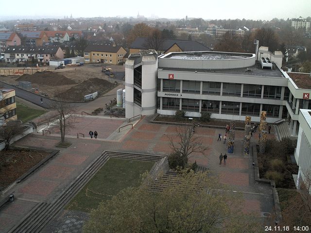 Foto der Webcam: Verwaltungsgebäude, Innenhof mit Audimax, Hörsaal-Gebäude 1