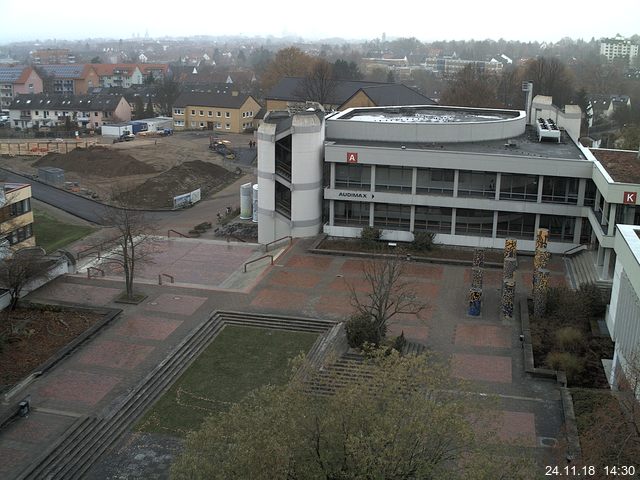 Foto der Webcam: Verwaltungsgebäude, Innenhof mit Audimax, Hörsaal-Gebäude 1