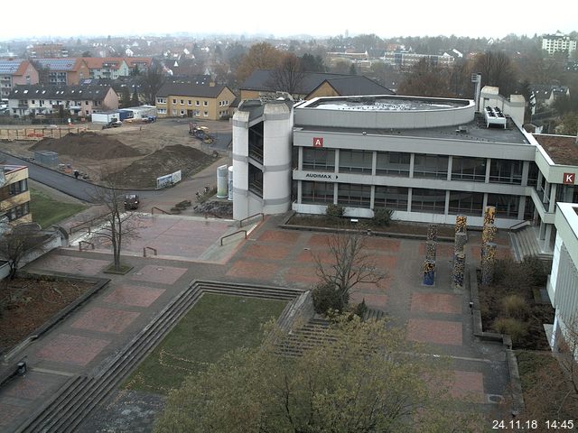 Foto der Webcam: Verwaltungsgebäude, Innenhof mit Audimax, Hörsaal-Gebäude 1