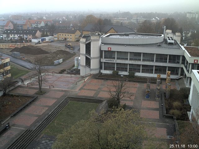 Foto der Webcam: Verwaltungsgebäude, Innenhof mit Audimax, Hörsaal-Gebäude 1