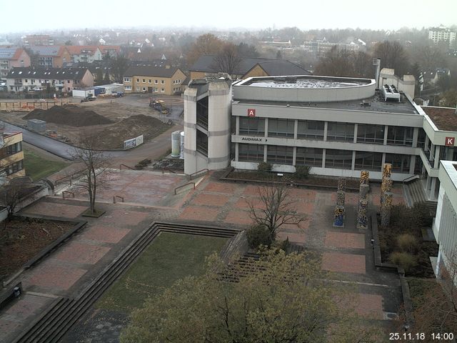 Foto der Webcam: Verwaltungsgebäude, Innenhof mit Audimax, Hörsaal-Gebäude 1