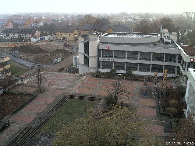 Foto der Webcam: Verwaltungsgebäude, Innenhof mit Audimax, Hörsaal-Gebäude 1