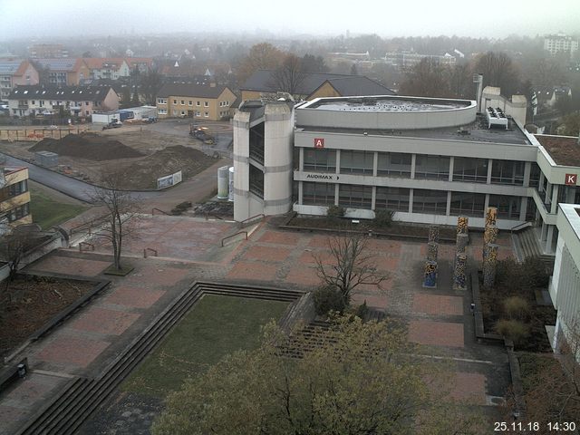 Foto der Webcam: Verwaltungsgebäude, Innenhof mit Audimax, Hörsaal-Gebäude 1