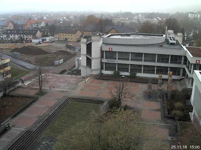 Foto der Webcam: Verwaltungsgebäude, Innenhof mit Audimax, Hörsaal-Gebäude 1