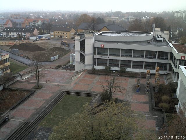 Foto der Webcam: Verwaltungsgebäude, Innenhof mit Audimax, Hörsaal-Gebäude 1