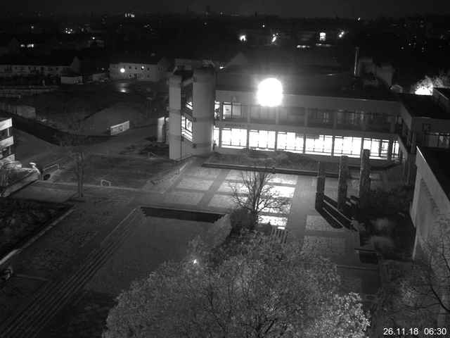 Foto der Webcam: Verwaltungsgebäude, Innenhof mit Audimax, Hörsaal-Gebäude 1